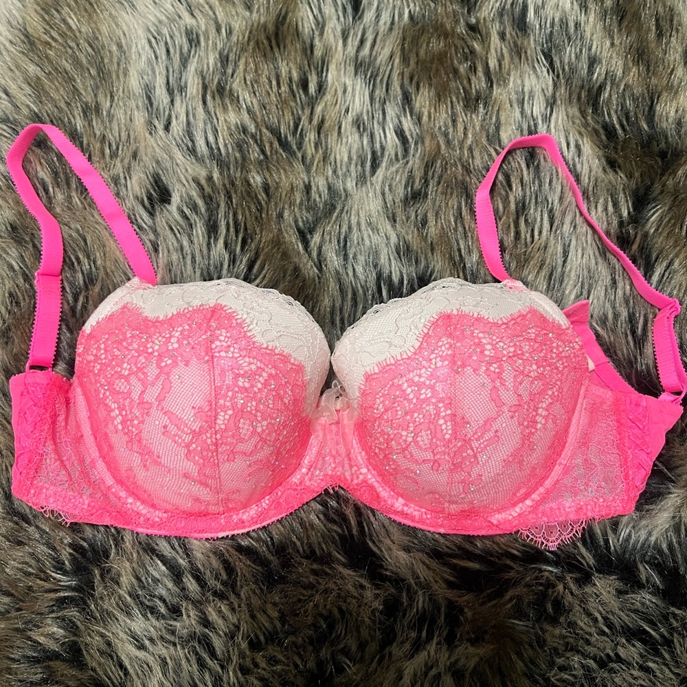 Dream angels Victoria secret bright pink sequin bra
Size 32 DDD